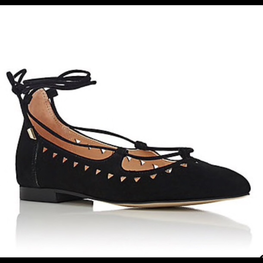 SOLD** Must have lace up flats!